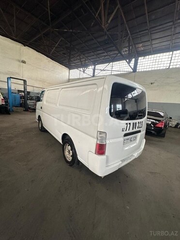 Nissan Urvan-11