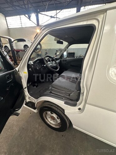 Nissan Urvan-4