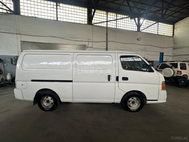 Nissan Urvan-5