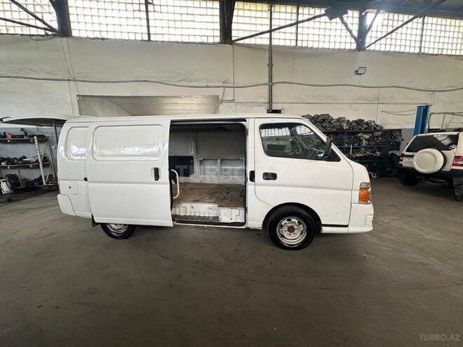 Nissan Urvan-9