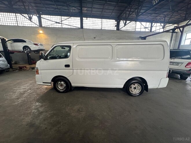 Nissan Urvan-12