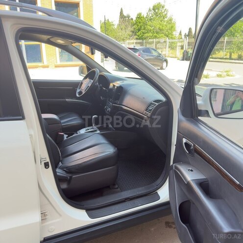Hyundai Santa Fe-12