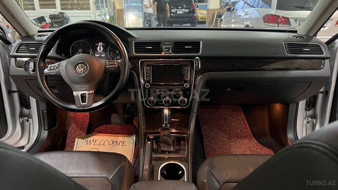 Volkswagen Passat-12