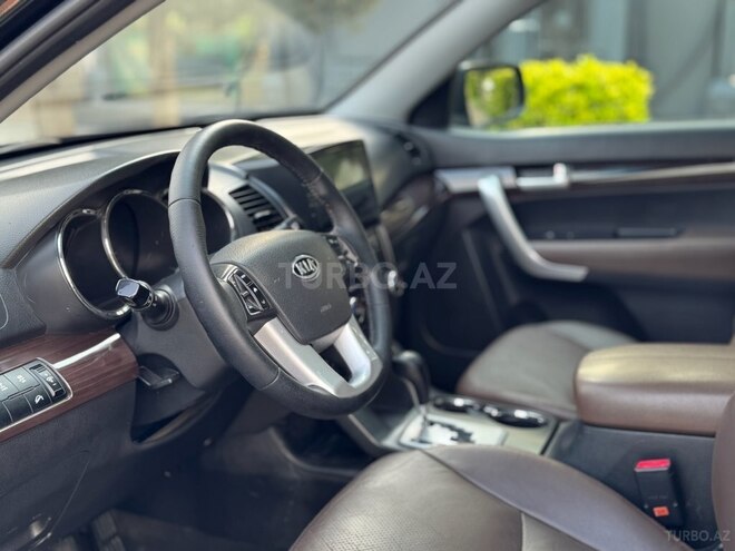 Kia Sorento-13
