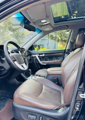 Kia Sorento-12