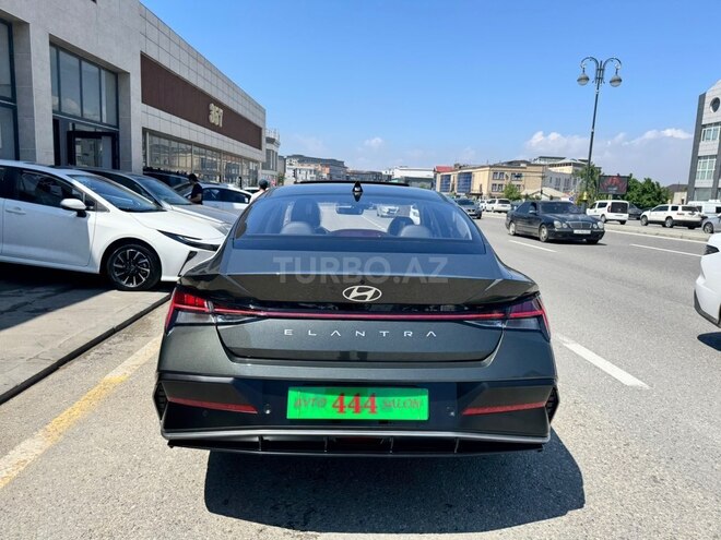 Hyundai Elantra-3