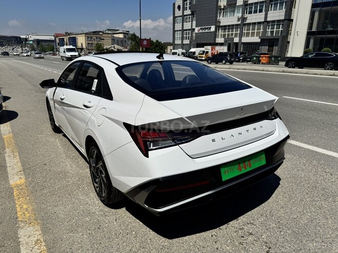 Hyundai Elantra-3