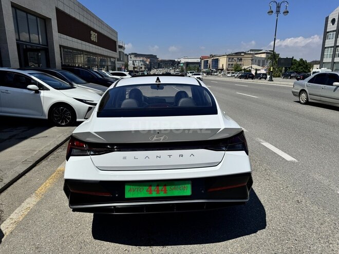 Hyundai Elantra-4