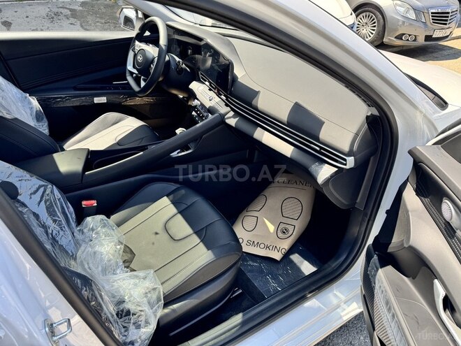 Hyundai Elantra-8