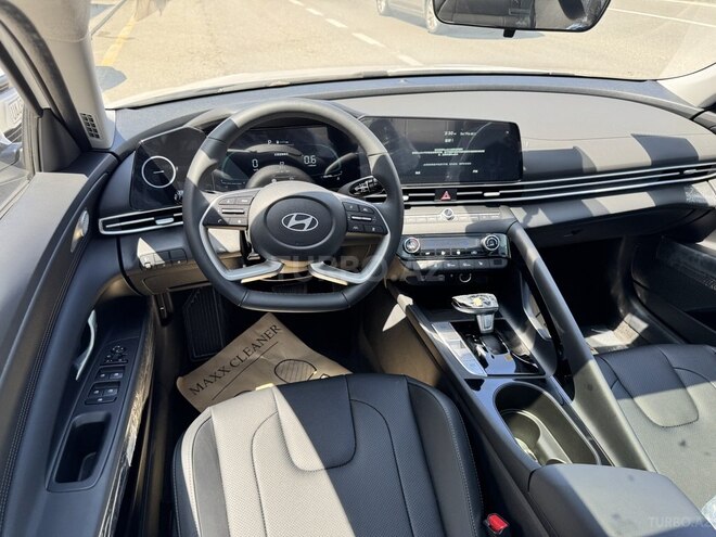Hyundai Elantra-12