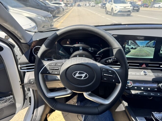 Hyundai Elantra-19