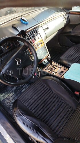 Mercedes E 220-6