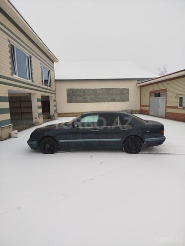 Mercedes E 220-3