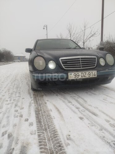 Mercedes E 220-1