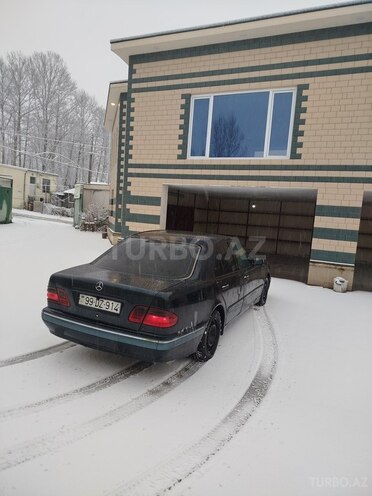 Mercedes E 220-5