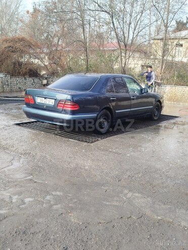 Mercedes E 220-2