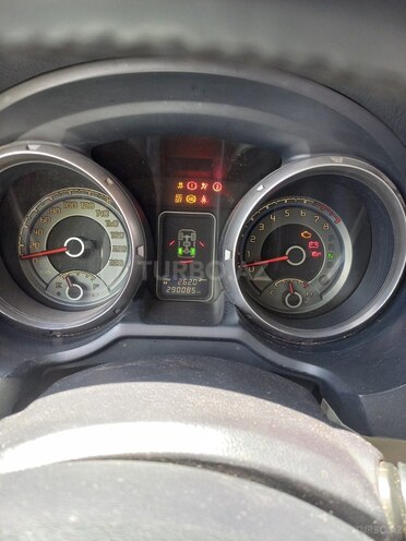 Mitsubishi Pajero-9