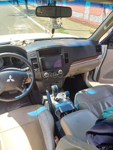 Mitsubishi Pajero-8
