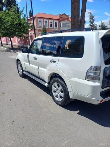 Mitsubishi Pajero-3