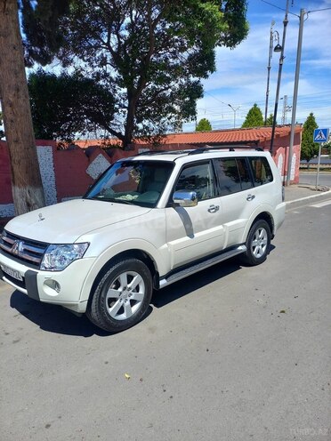 Mitsubishi Pajero-2