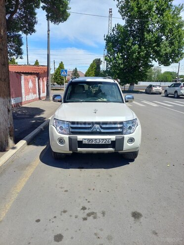 Mitsubishi Pajero-1