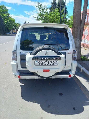 Mitsubishi Pajero-4