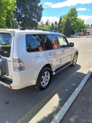 Mitsubishi Pajero-5