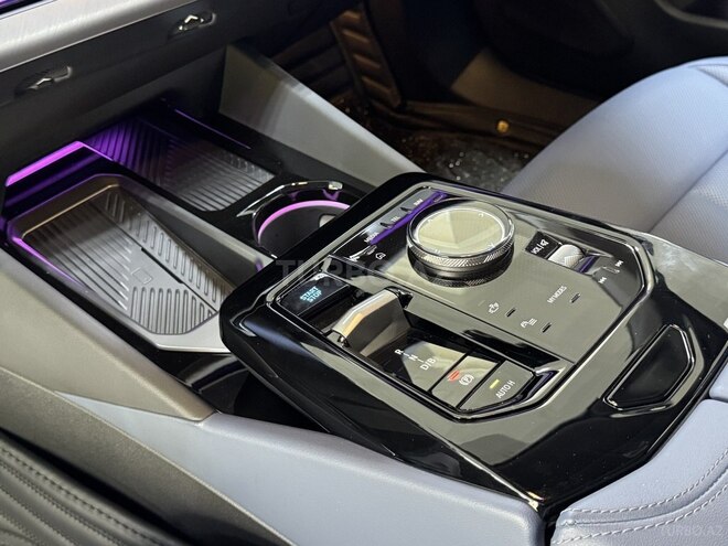 BMW i5-17