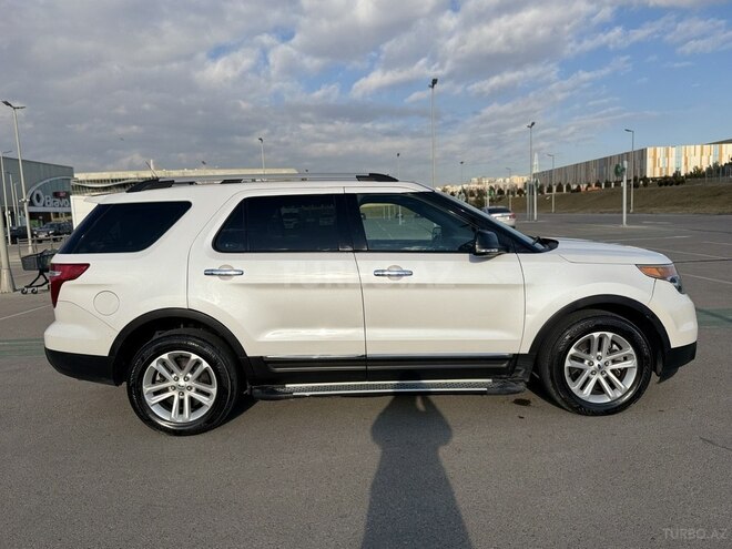 Ford Explorer-5