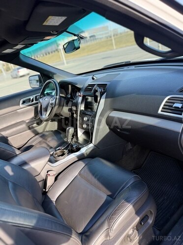 Ford Explorer-9