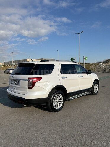 Ford Explorer-3