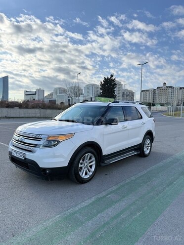 Ford Explorer-13