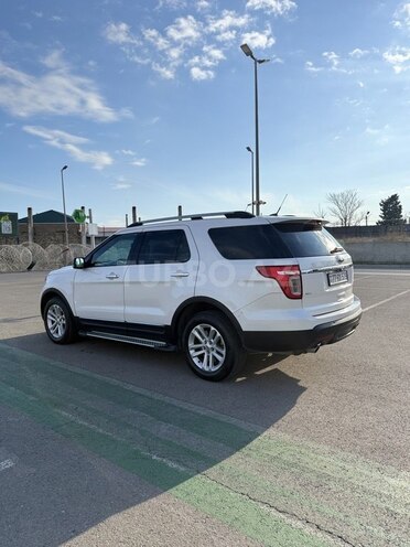 Ford Explorer-4