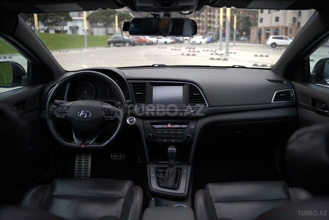 Hyundai Elantra-3