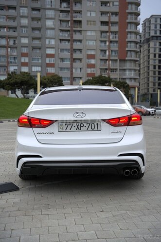 Hyundai Elantra-2