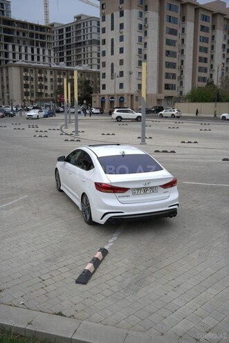 Hyundai Elantra-4