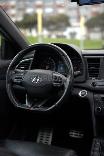 Hyundai Elantra-9