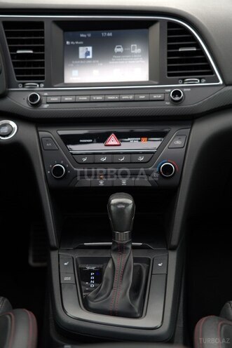 Hyundai Elantra-10