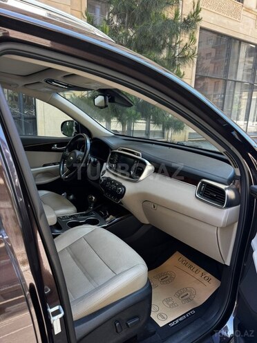 Kia Sorento-12