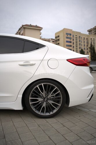 Hyundai Elantra-14