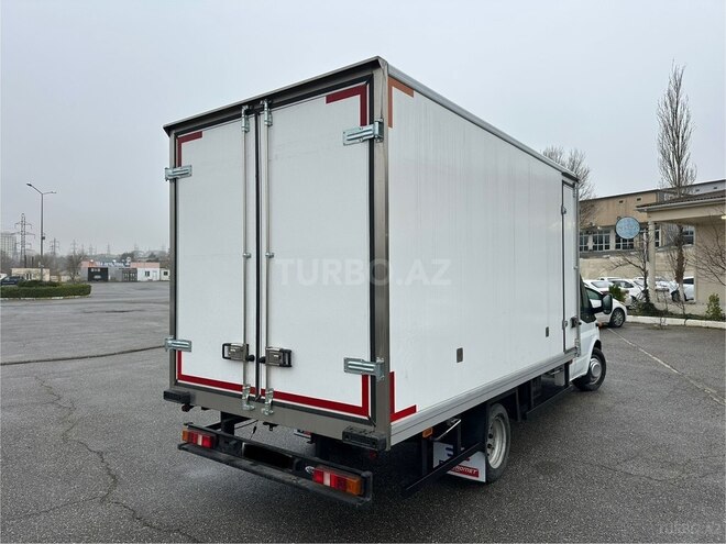 Ford Transit-5