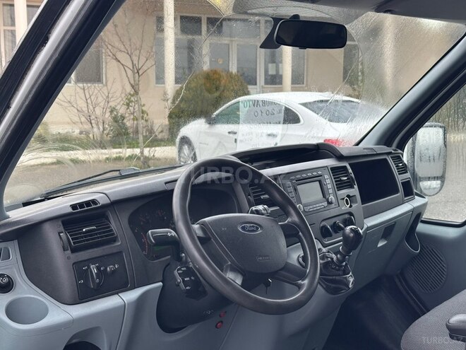 Ford Transit-8