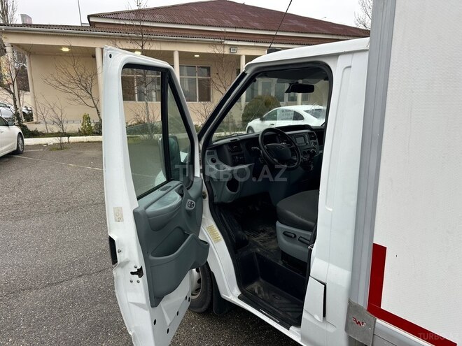 Ford Transit-10