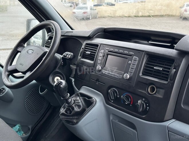 Ford Transit-11