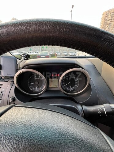 Toyota Land Cruiser Prado-4