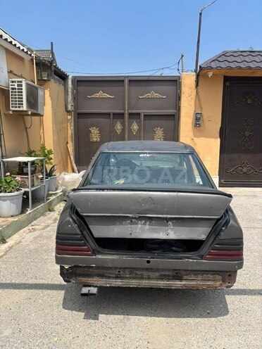 Mercedes 200 D-6