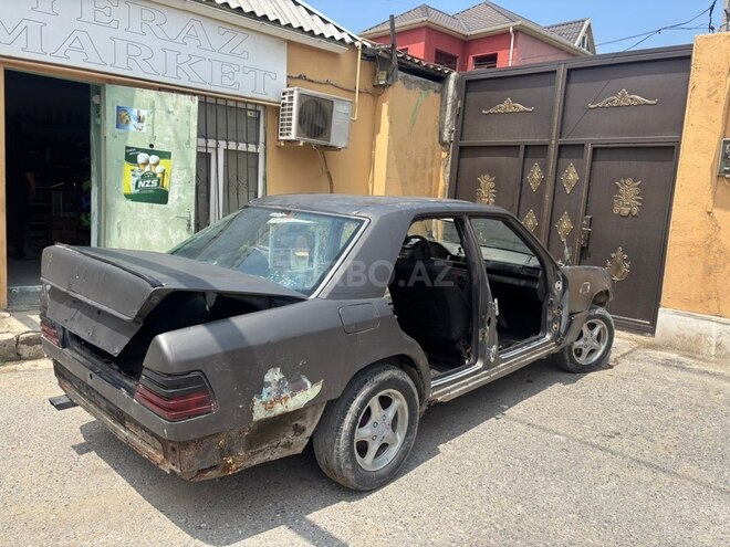 Mercedes 200 D-5