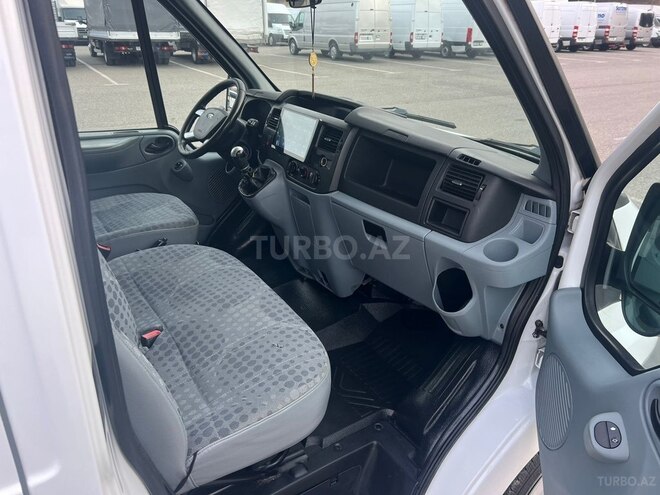 Ford Transit-8