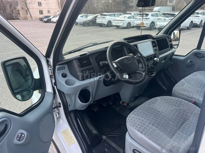 Ford Transit-7