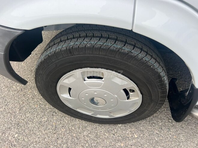 Ford Transit-10